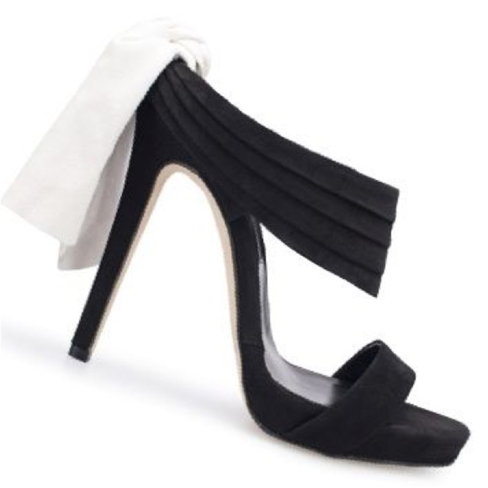 Oscar de la Renta Designer Suede Heels